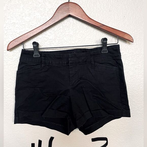 Old Navy Pixie Mid-Rise Black Chino Shorts 0 - Picture 1 of 3
